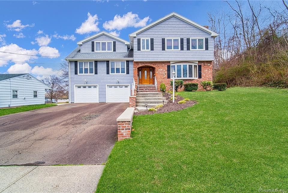 1st image of 3 Hopkins Dr