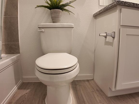 3rd image of 4028 Equestrian Dr