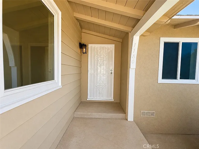 1180 Langley Way — Photo 2
