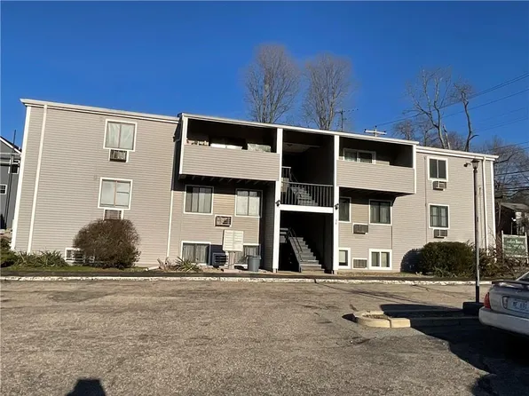 36 Cowesett Ave APT 3, West Warwick, RI 02893