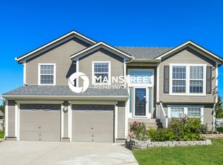 1210 Aspen Dr, Greenwood, MO 64034