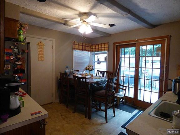 3rd image of 23 Deerfield Dr