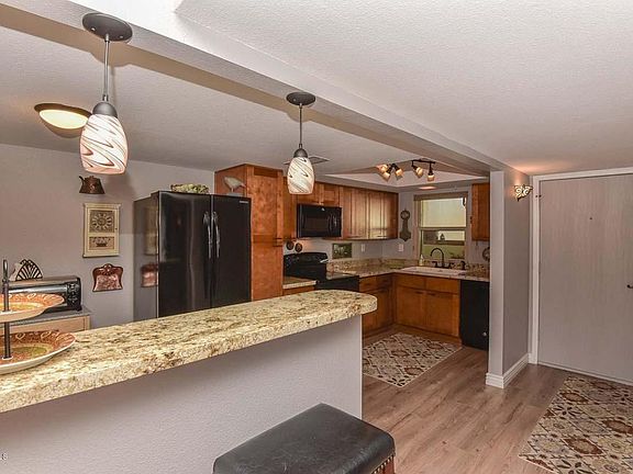 4th image of 2405 W Voltaire Ave
