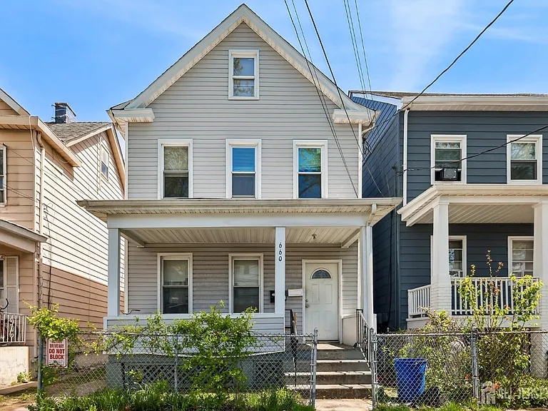 660 Charles St #2 — Photo 1
