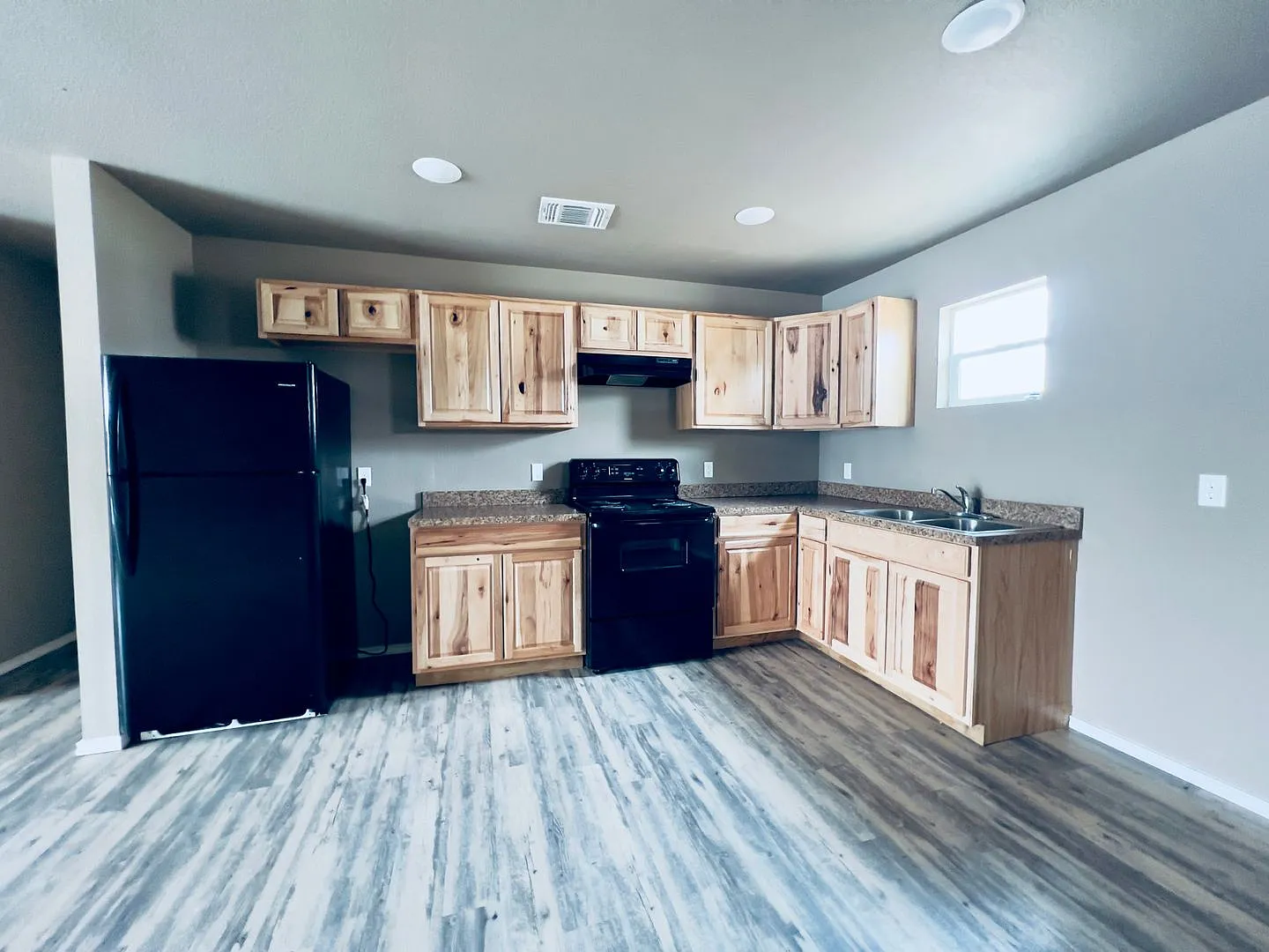 Charming 3 Bedroom Home — Photo 3