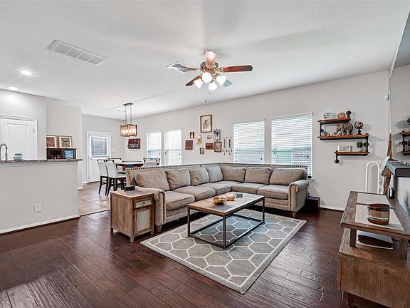 4th image of 10 Desert Willow Ct