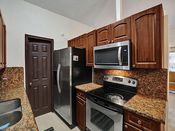5th image of 930 NW 179th Street