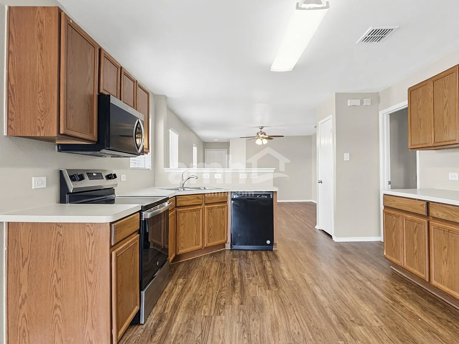 4 bed, 2.0 bath, 1547 sqft, $2,100 — Photo 4