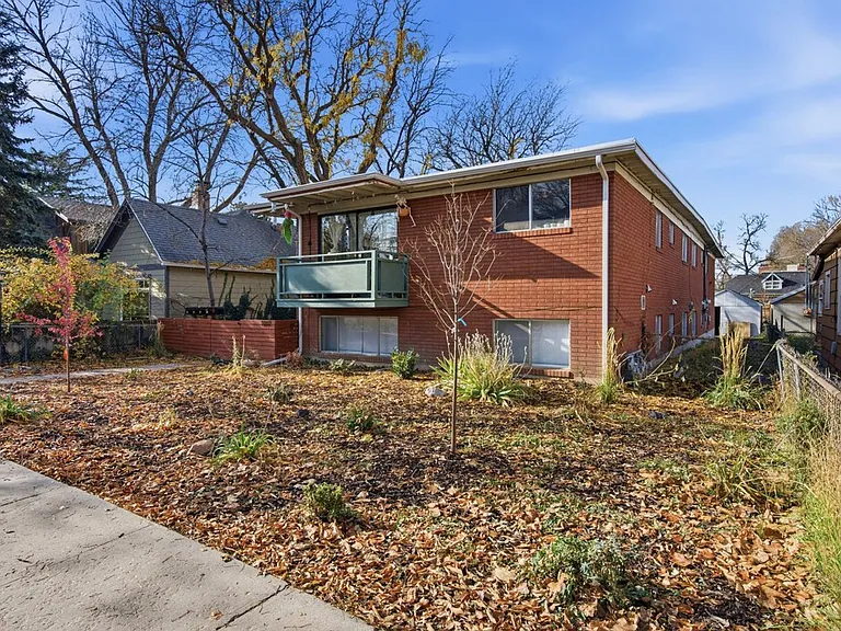 1010 S Windsor St — Photo 31