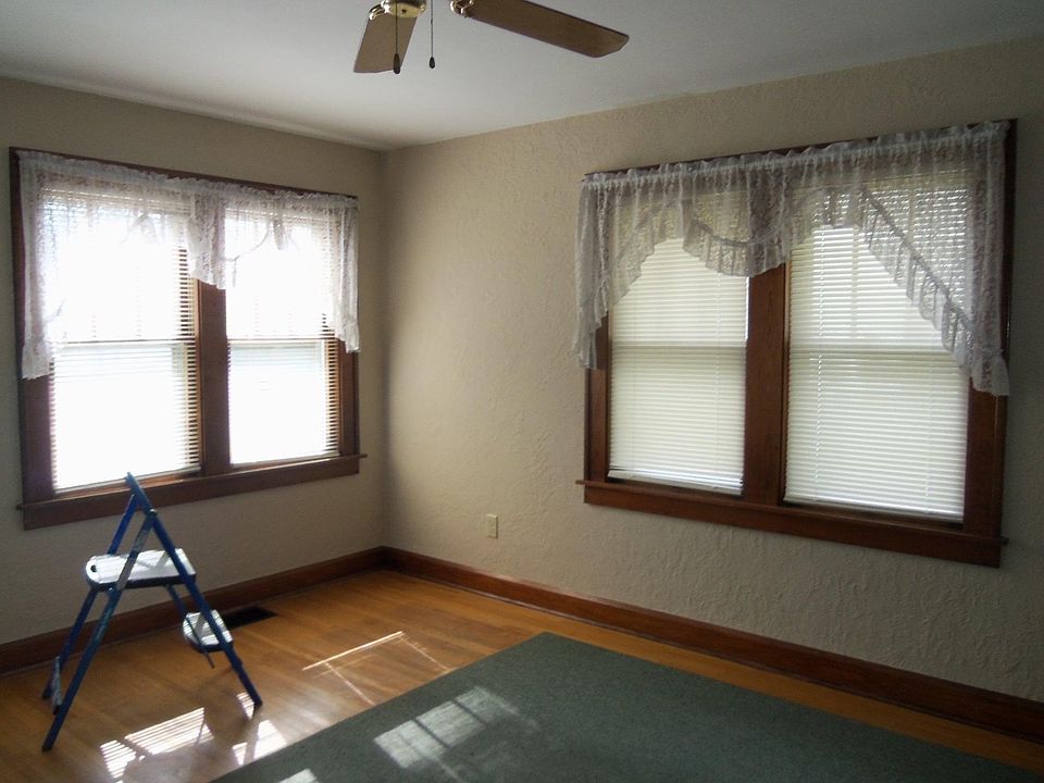 2nd image of 2709 Main St