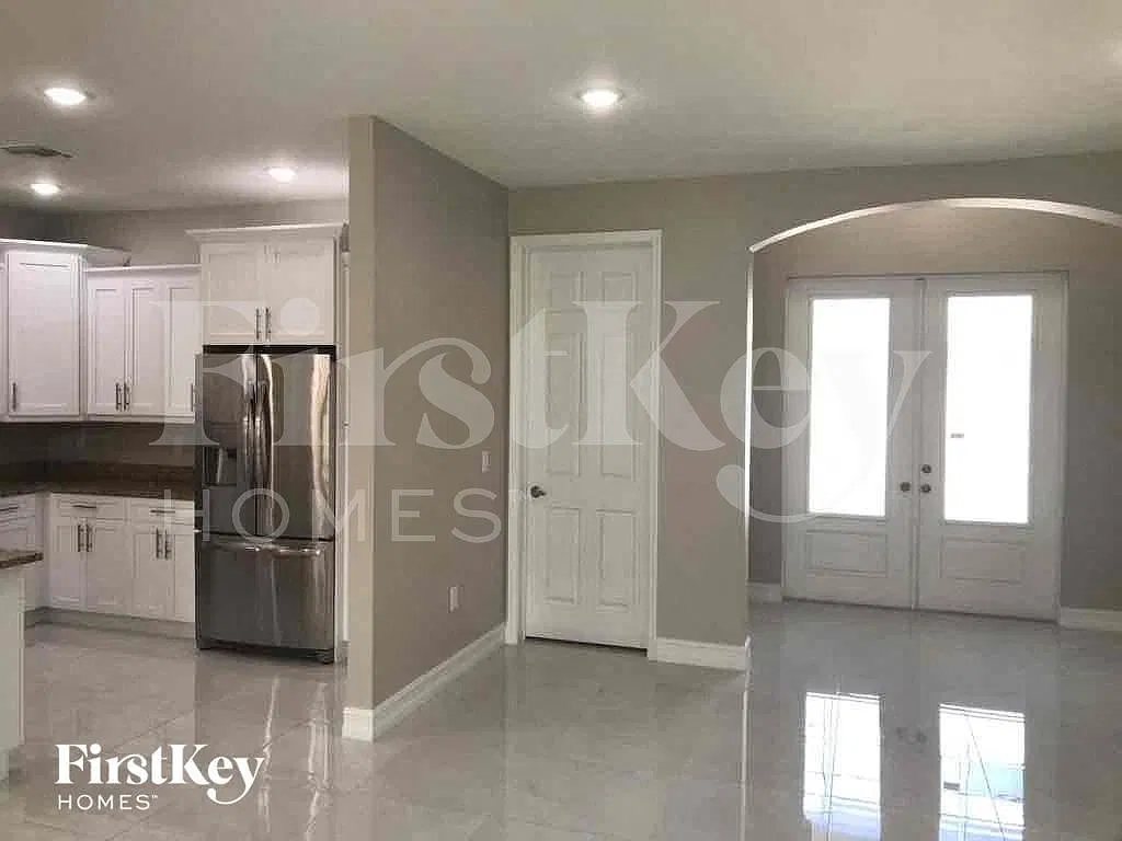 3 bed, 2.0 bath, 1535 sqft, $2,390 — Photo 3