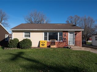 848 N Cedar St, Monticello, IA 52310