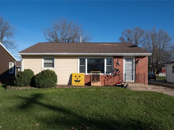 848 N Cedar St, Monticello, IA 52310