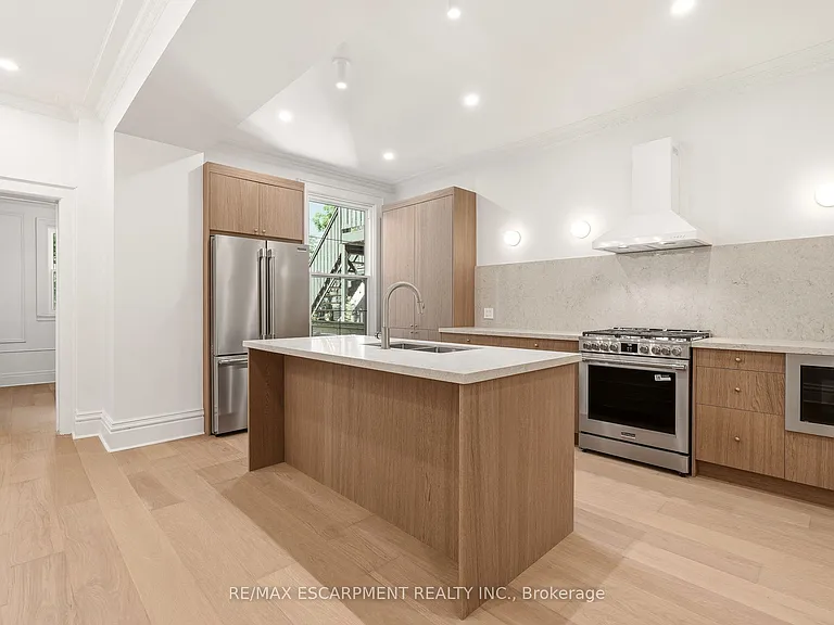 131 Markland St — Photo 8