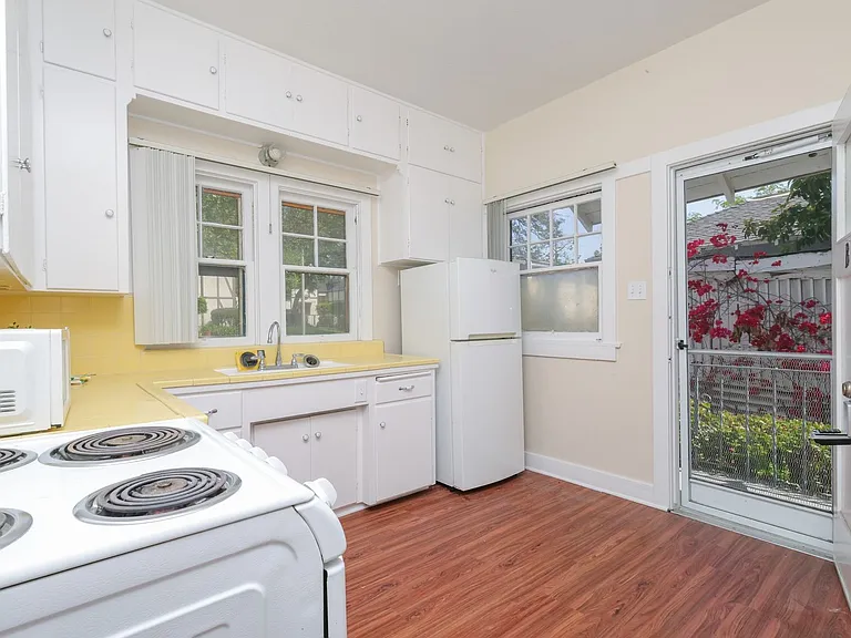 1022 N Euclid Ave — Photo 1