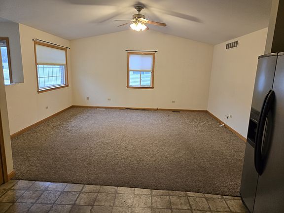 Liv rm 16'-10" By 13'-7"
New Carpet