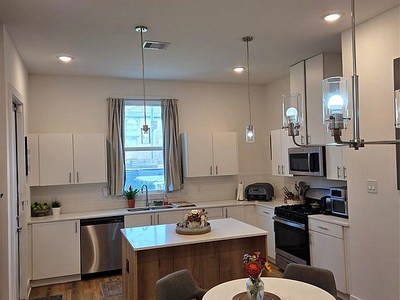 3rd image of 9623 Habitat St