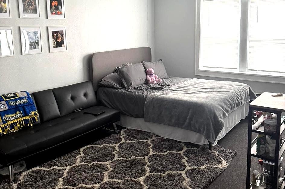 2nd image of 1521 W Kilbourn Ave #2138f4839