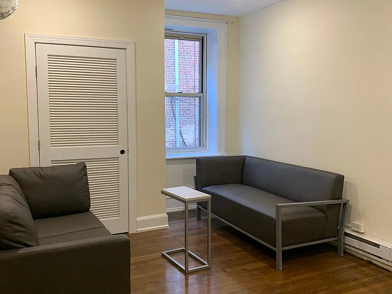 Alexandria Apartments — Photo 8
