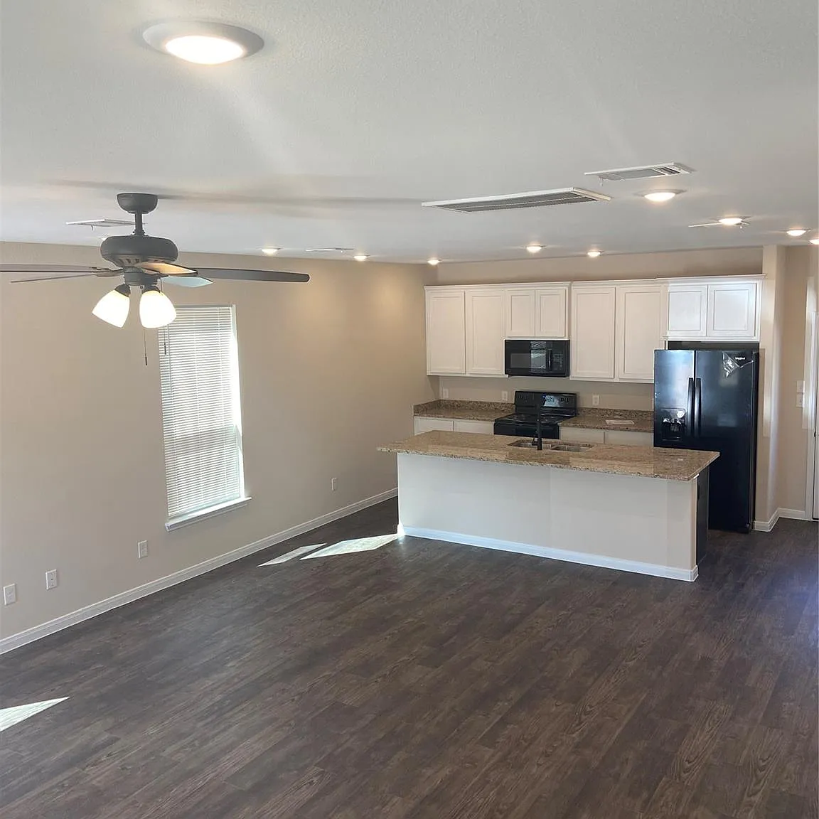 3 bed, 2.0 bath, $1,900 — Photo 3