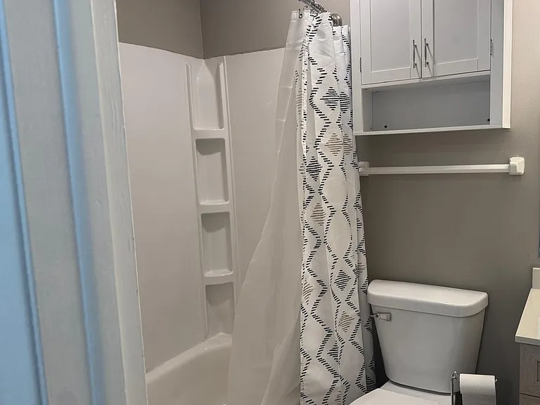 312 E Staat St #314 — Photo 8