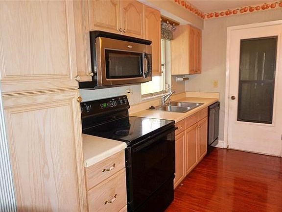 3rd image of 1629 Heather Pl
