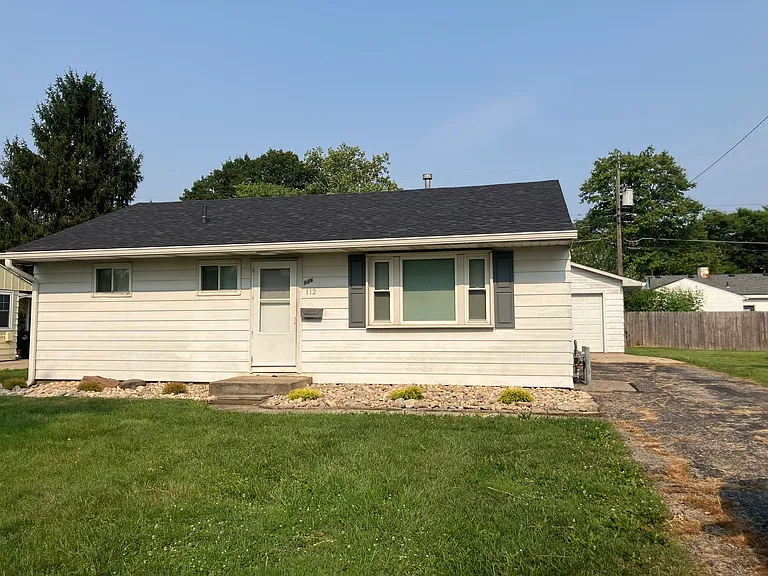 112 S Maple St — Photo 1
