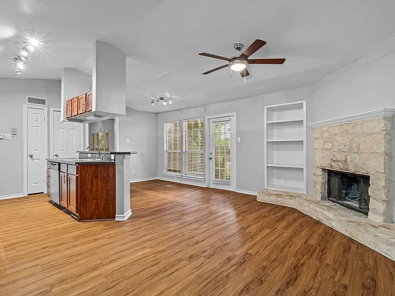 6804 N Capital Of Texas Hwy #521 — Photo 3