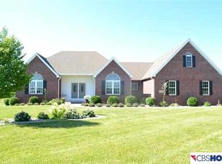 1375 Lakeview 2 Dr, Plattsmouth, NE 68048