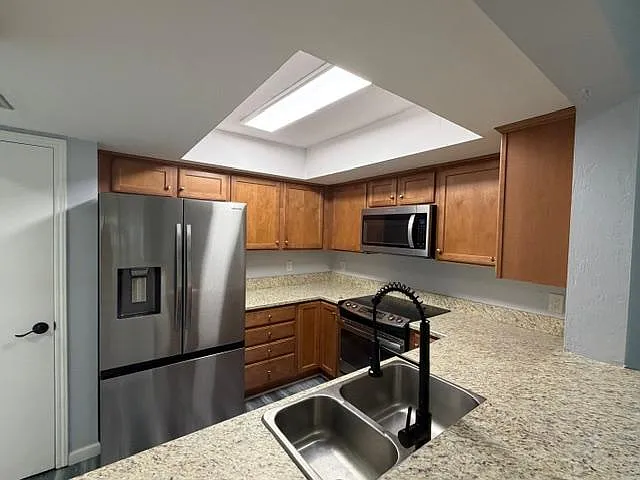 2360 Ironstone Dr E — Photo 9