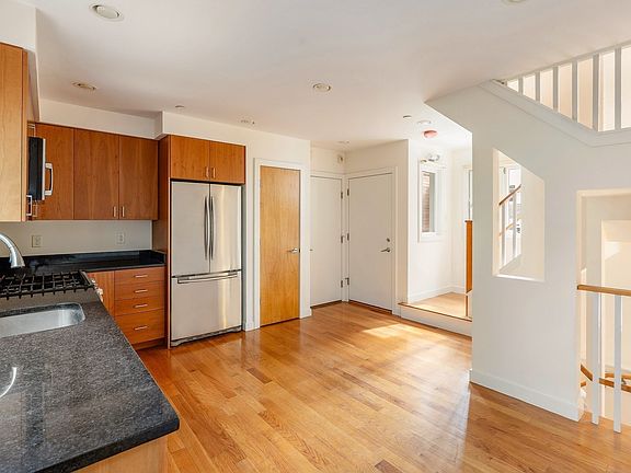 4th image of 13 Clary St #0