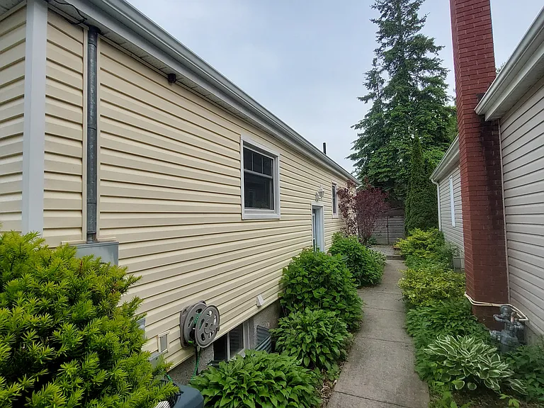 342 Mack St — Photo 16