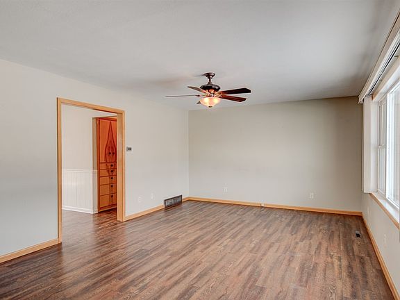 5th image of 307 S 2nd St