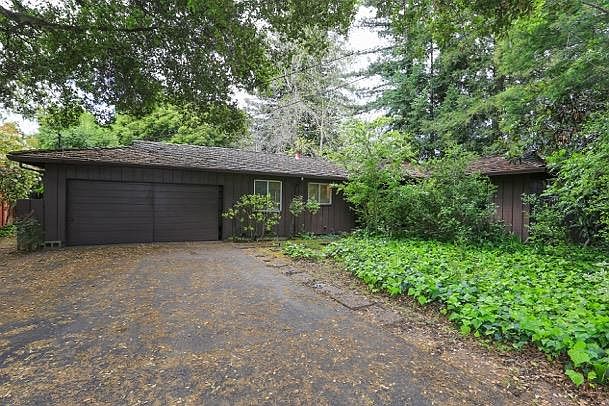 1st image of 1017 Louise St