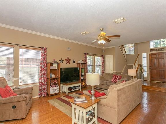 4th image of 1411 Thornwood Ln