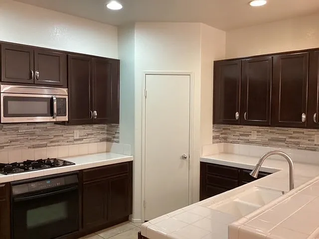 2620 Sparkling Water Ct — Photo 7