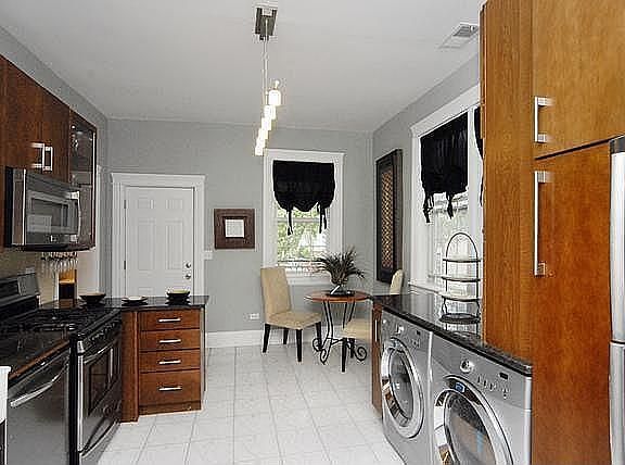 2nd image of 2026 N Kedzie Ave #2
