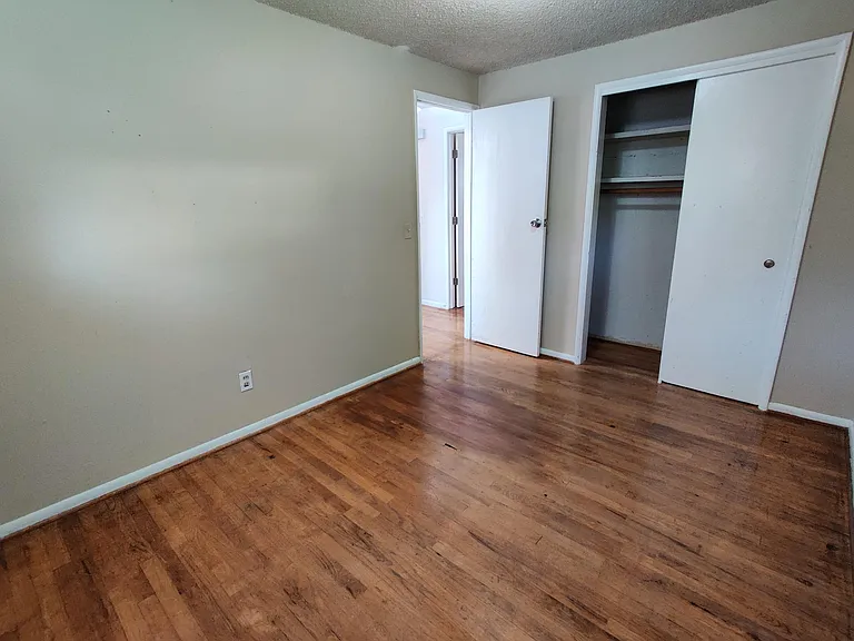 1023 NE 182nd St — Photo 10