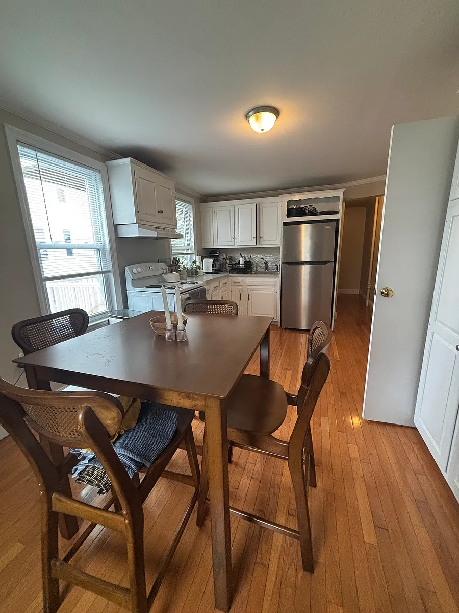 Building Photo - 438 Washington St #2
