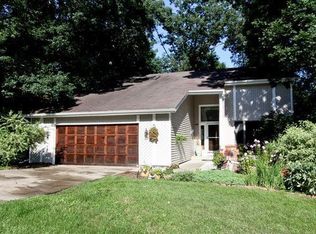 1225 Carlson Lake Ln, Eagan, MN 55123