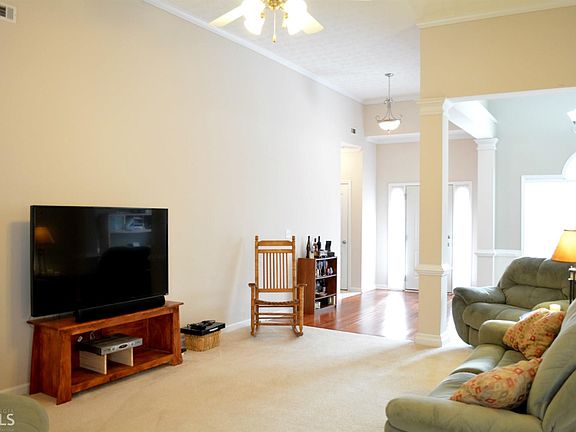4th image of 530 Clearbrook Dr
