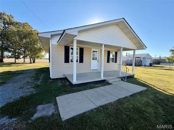 102 1st St, Qulin, MO 63961
