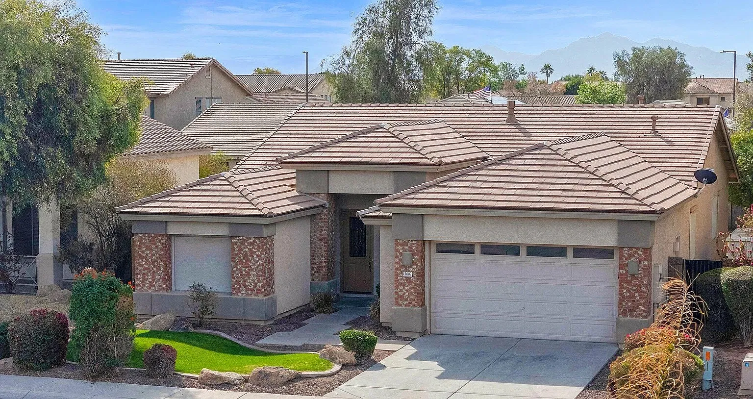 3 bed, 2284 sqft, $2,300 — Photo 1