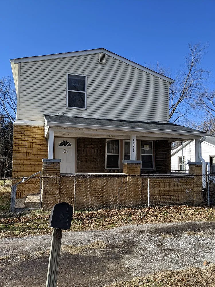 3352 S Collier St photo 1