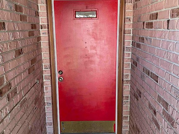 2nd image of 1404 Portobello Dr
