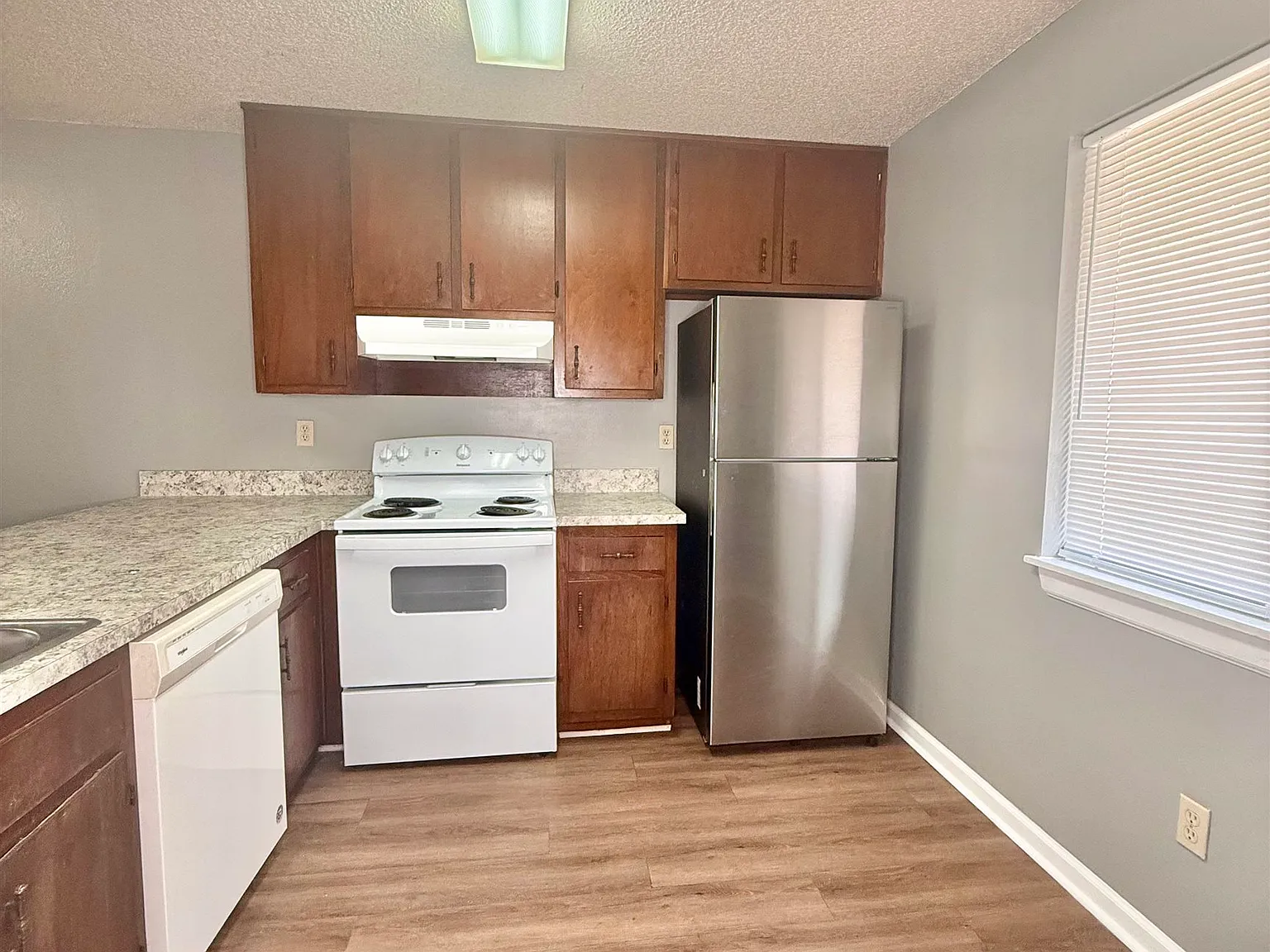 2 bed, 2.0 bath, 950 sqft, $1,300 — Photo 4