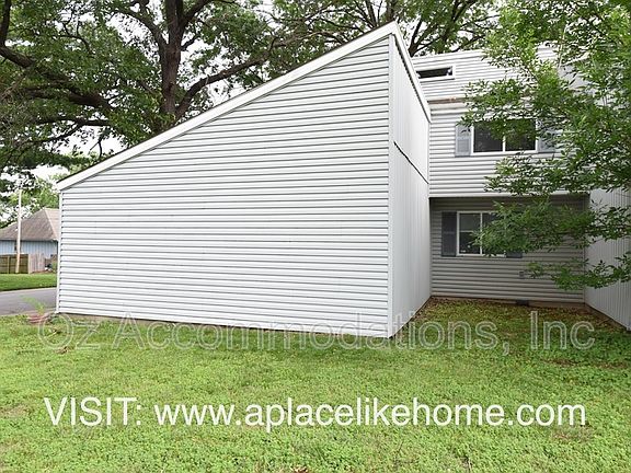 4th image of 1617 E 97th St