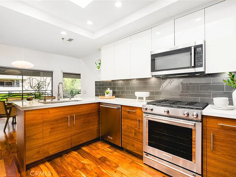 280 Cagney Ln #301 — Photo 23