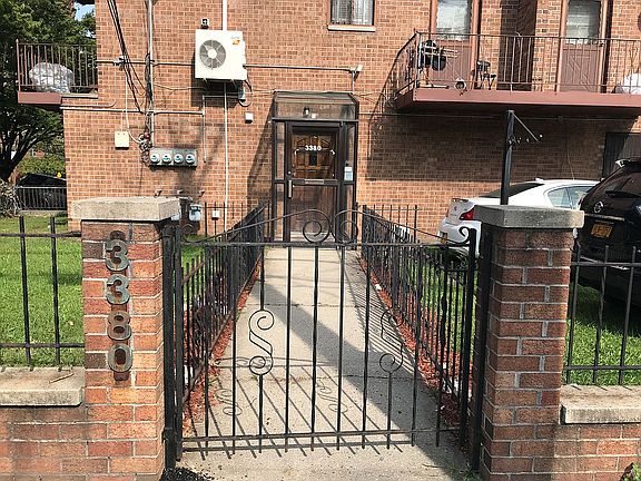 3rd image of 2000 Tillotson Ave