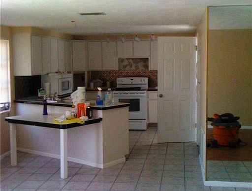 4th image of 4042 Baden Dr